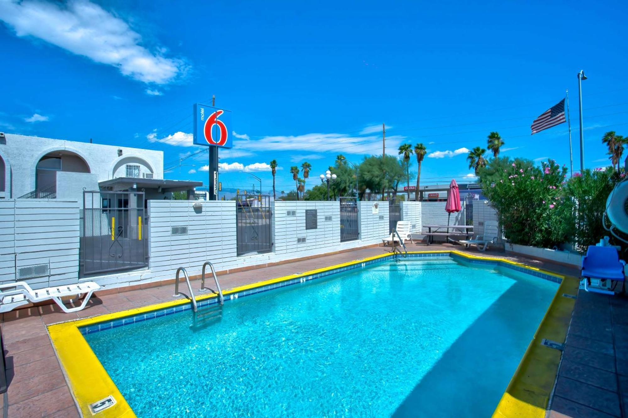 Motel 6 Tucson, Az - East Williams Center Exterior photo